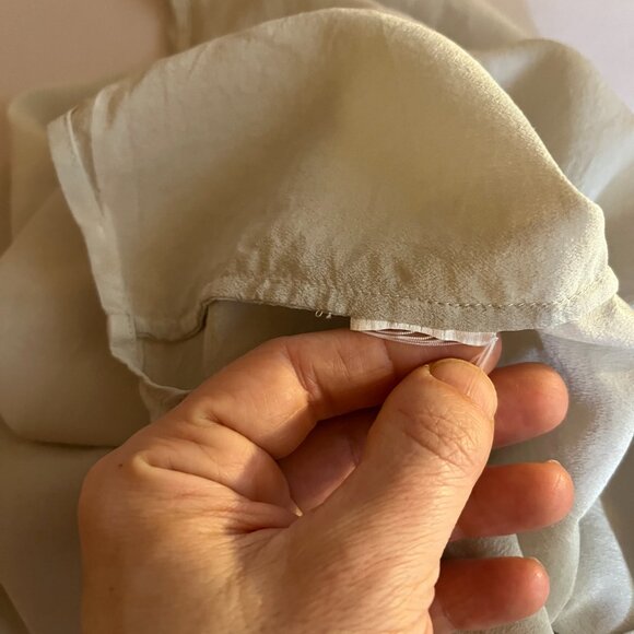 Tommy Bahama Size S Sheer Silk Short Sleeve Crepe Blouse Top Pale Grey - Picture 10 of 10